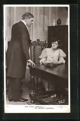 AK Schauspielerin Irene Vanbrugh & Schauspieler George Alexander am Tisch
