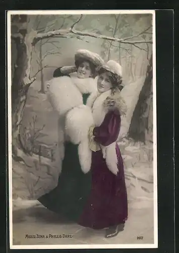 AK Schauspielerinnen Zena und Phyllis Dare in winterlicher Kleidung