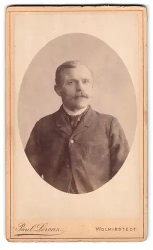 Fotografie Paul Lorenz, Wolmirstedt, Brustportrait bürgerlicher Herr mit Krawatte und Schnurrbart