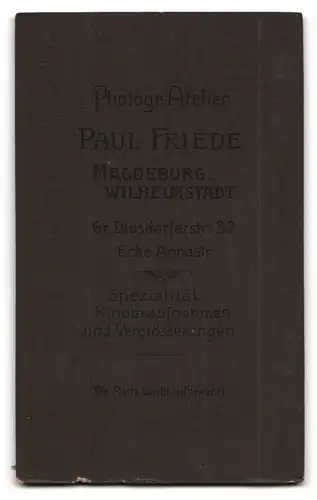 Fotografie Pual Friede, Magdeburg-Wilhelmstadt, Gr. Diesdorferstr. 32, Portrait niedliches Baby im weissen Hemd