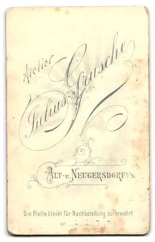 Fotografie Julius Grusche, Neugersdorf, Säugling in weissem Kleidchen