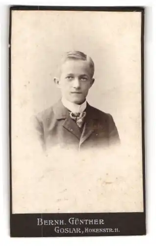 Fotografie Bernh. Günther, Goslar, Hokenstrasse 11, Blonder Knabe mit Seitenscheitel