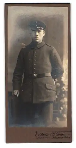 Fotografie H. Deike, Hannover-Linden, Deisterstrasse 7, Deutscher Soldat in Uniform