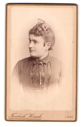 Fotografie Friedrich Haack, Jena, Junge Frau mit hochgesteckter Frisur