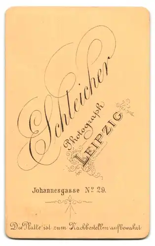Fotografie E. Schleicher, Leipzig, Johannesgasse 29, Portrait bürgerlicher Herr mit Fliege und Backenbart