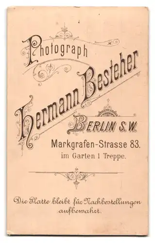 Fotografie Hermann Besteher, Berlin-SW, Markgrafenstrasse 83, Portrait stattlicher Herr in modischer Kleidung