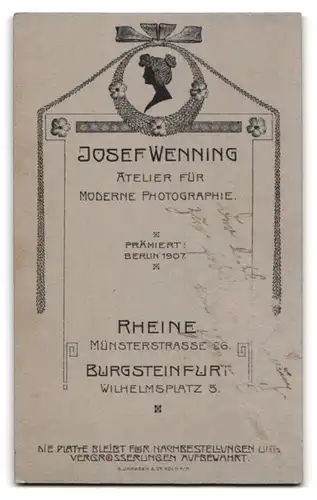 Fotografie Josef Wenning, Rheine, Münsterstrasse 26, Brustportrait junge hübsche Dame mit Haarschleife