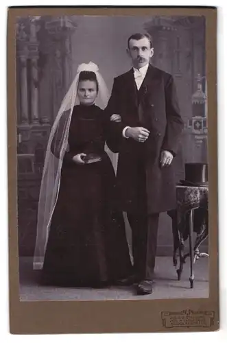 Fotografie Julius Grusche, Neugersdorf i. S., Brautpaar kurz nach der Trauung