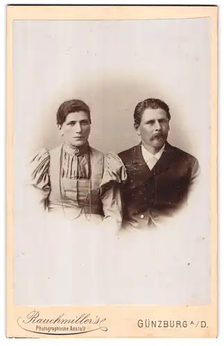 Fotografie Hans Rauchmiller, Günzburg / Donau, Portrait Eheleute in festlicher Kleidung