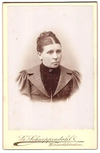 Fotografie G. Schneppendahl, Wermelskirchen, Portrait bürgerliche Dame mit Hochsteckfrisur