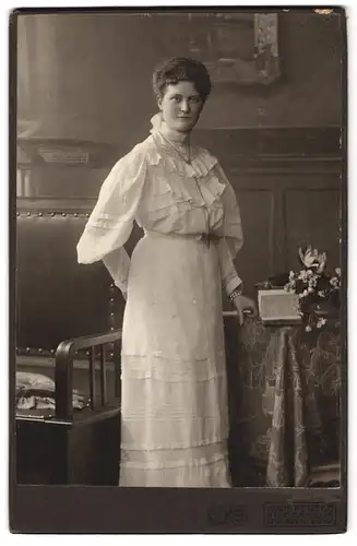 Fotografie Wilh. Redeke, Hildesheim, Kreuzstrasse 22, Portrait bürgerliche junge Dame