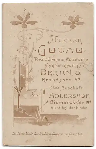 Fotografie Atelier Otto Gutau, Berlin, Krautstrasse 52, Bürgerlicher mit Vollbart nebst hübscher Gattin