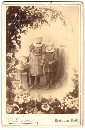 Fotografie Carl Thormeyer, Seehausen, Breiteweg 33, Bruder und Schwester Hand in Hand