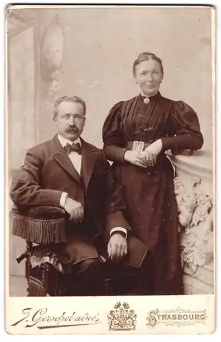 Fotografie S. Gerschel ainé, Strasbourg, Gestandener Mann im Anzug mit seiner Ehefrau