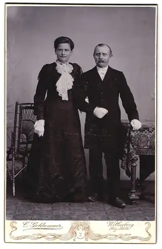 Fotografie Carl Goldammer, Wittenberg, Mittelstrasse 51, Portrait bürgerliches Paar in eleganter Kleidung