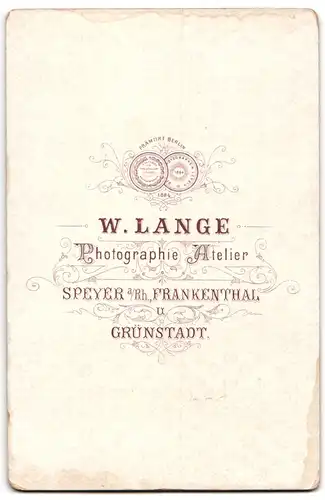 Fotografie Wilh. Lange, Speyer / Rhein, Betagter Herr im ordentlichen Anzug