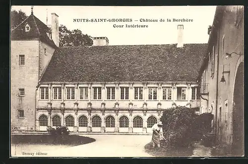 AK Nuits-St-Georges, Chateau de la Berchère, Cour Intérieure
