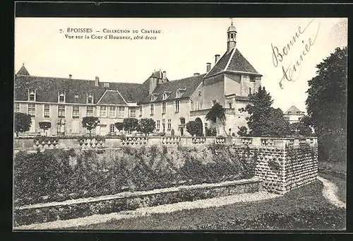 AK Époisses, Château - Vue sur la Cour d`Honneur