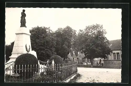 AK Fleurey-sur-Ouche, Le Monument et l`École