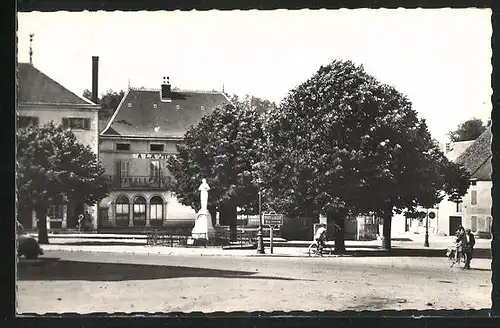 AK Pouilly-en-Auxois, Place de la Liberation