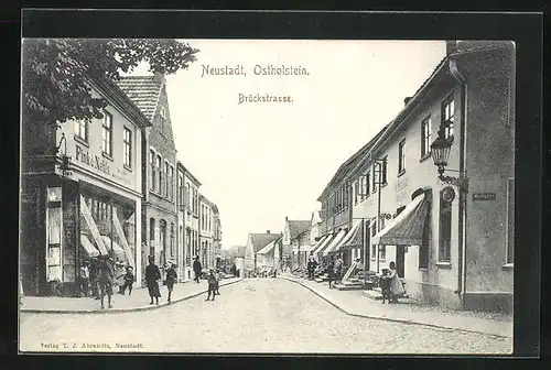 AK Neustadt / Ostholstein, Brückstrasse Ecke Königsstrasse