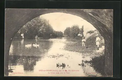 AK Gyè-sur-Seine, La Seine prise sous le Pont