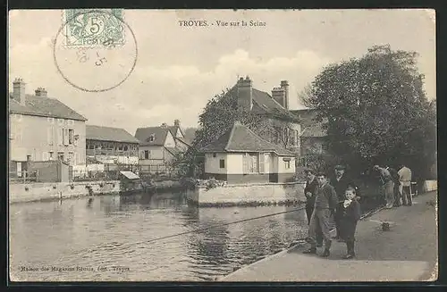 AK Troyes, Vue sur la Seine
