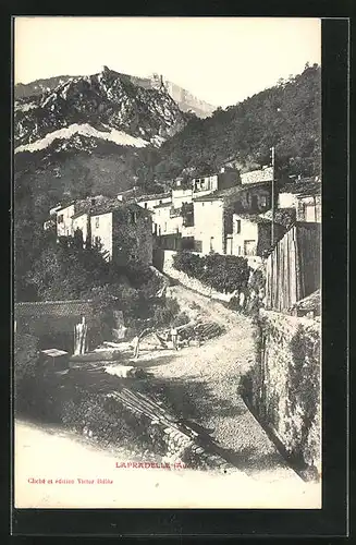 AK Puilaurens, Lapradelle, une rue