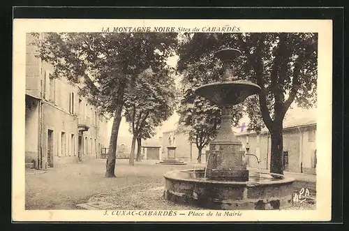 AK Cuxac-Cabardes, Place de la Mairie, am Brunnen