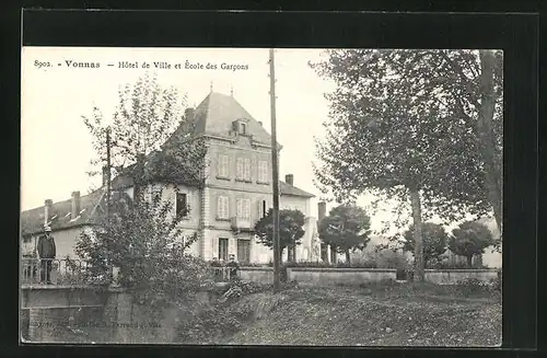 AK Vonnas, Hôtel de Ville et École des Garcons