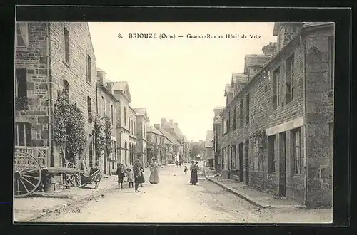 AK Briouze, Grande-Rue et Hôtel de Ville