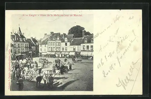 AK Laigle, Place de la Halle un jour de Marché