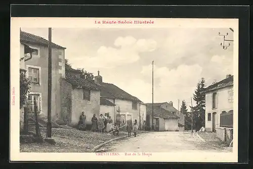 AK Vauvillers, Rue de la Harpe, Familie vor ihrem Wohnhaus
