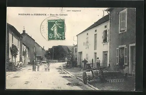 AK Noidans-le-Ferroux, Rue du Cornot, Kinder auf der Strasse
