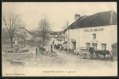 AK Roche-sur-Vannon, La Fontaine, Hotel du Lion D`Or