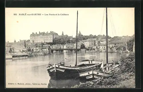 AK Sable-sur-Sarthe, Les Ponts et le Chateau, Segelschiffe am Flussufer