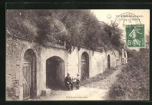 AK Chateau-du-Loir, Caves de Goulard, kleiner Junge mit seinem Vater am Eingang