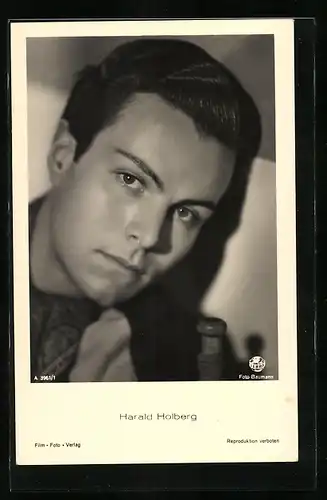 AK Schauspieler Harald Holberg blickt sinnlich