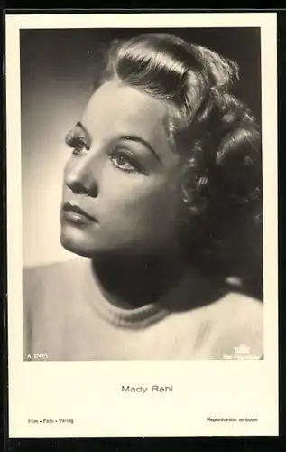 AK Schauspielerin Mady Rahl im Pullover