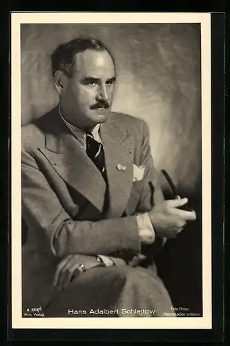 AK Schauspieler Hans Adalbert Schlettow mit Pfeife und Anzug