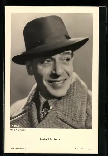 AK Schauspieler Luis Hurtado elegant mit Hut im Mantel