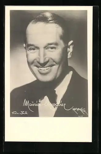 AK Schauspieler Maurice Chevalier lachend im Frack