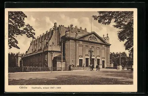 AK Görlitz, Stadthalle mit Bäumen