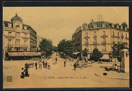 AK Dijon, Avenue de la Gare, Strassenpartie mit Strassenbahn