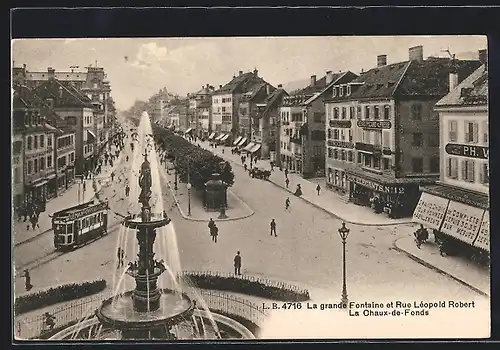 AK La Chaux-de-Fonds, La grande Fontaine et Rue Leopold Robert, Strassenbahn