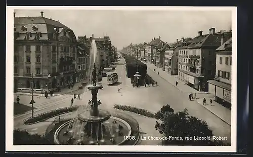 AK La Chaux-de-Fonds, rue Léopold Robert mit Strassenbahn