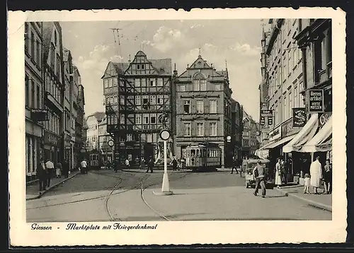 AK Giessen, Strassenbahn am Marktplatz mit Kriegerdenkmal