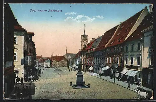 AK Eger, Unterer Marktplatz mit Denkmal und Geschäften
