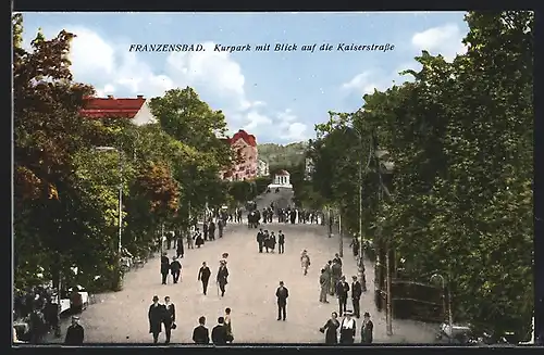 AK Franzensbad, Kurpark mit Blick auf die Kaiserstrasse
