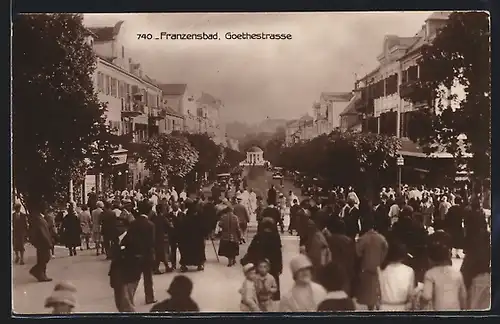 AK Franzensbad, Goethestrasse mit Passanten